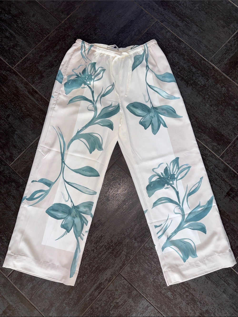 Abercrombie tropical white Wide-Leg Floral Print Pants with Teal Green Motif